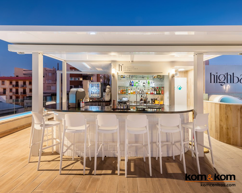 Highbar: Terraza Chill Out en la Azotea del hotel Odissey Room en el centro de Alicante. Proyecto Integral de Kom&Kom
